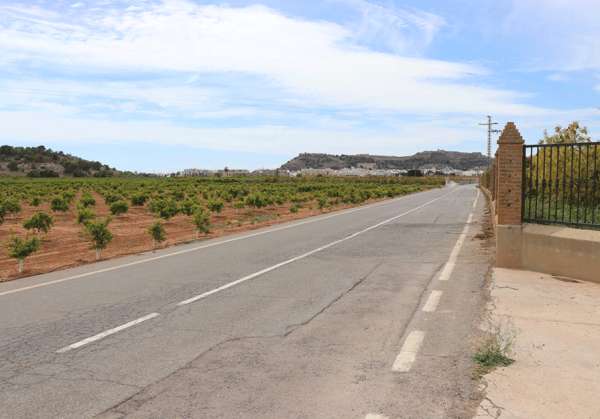 El camino entre los municipios de Sagunto y Faura ganará en seguridad vial con la mejora del pavimento